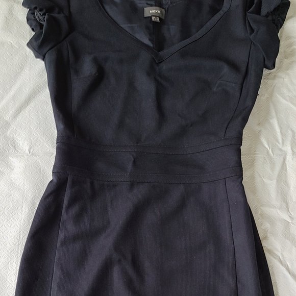 Dress - Picture 11 of 11